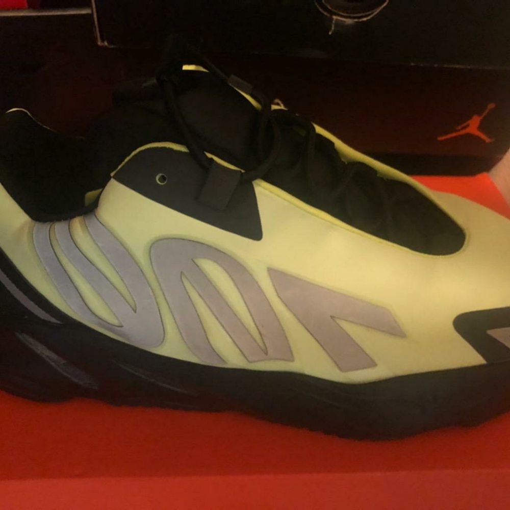 Yezzy 700